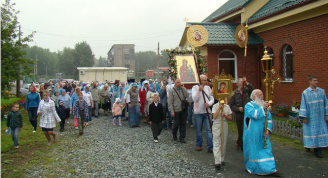 Крестный ход в честь юбилея храма.