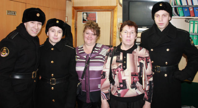 Представители первоуральского комитета солдатских матерей на авианосце "Адмирал Кузнецов".