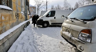 Машины шумят под окнами