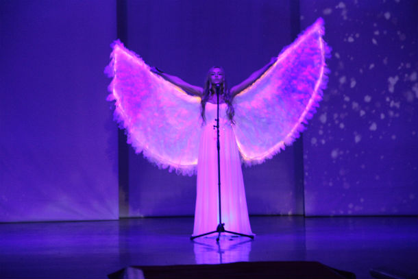 Кристина Дикая исполнила песню Мадонны "Frozen" и удивила публику костюмом Фото Анны Неволиной