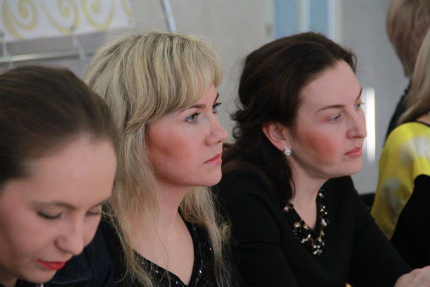 Яна Плотникова, организатор конкурса "Миссис Первоуральск" (в центре) Фото Анны Неволиной 