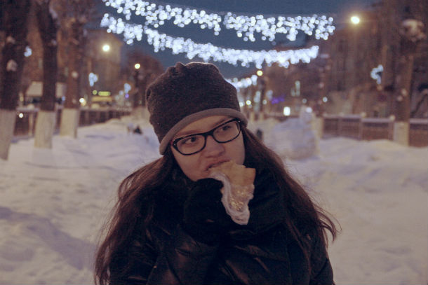 Мария Попова и вожделенный чебурек Фото Анны Неволиной