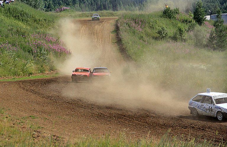 Первую треть трассы автомобиль