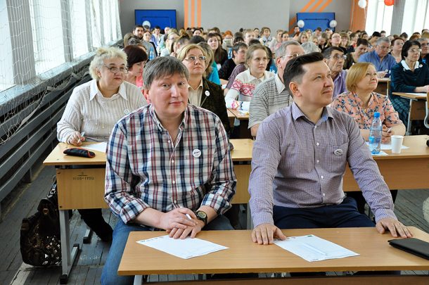 Попечительский совет созданный при школе организовал закупку новых компьютеров для кабинета