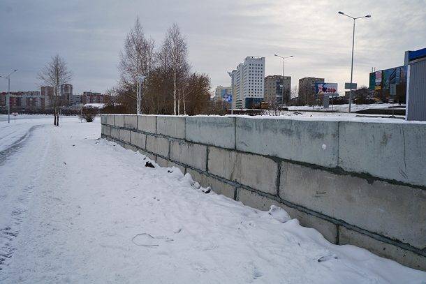 Скамейки на улицах города