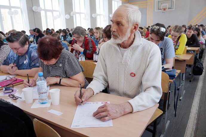 Юбилейный «Тотальный диктант» прошел в Первоуральске — Городские вести