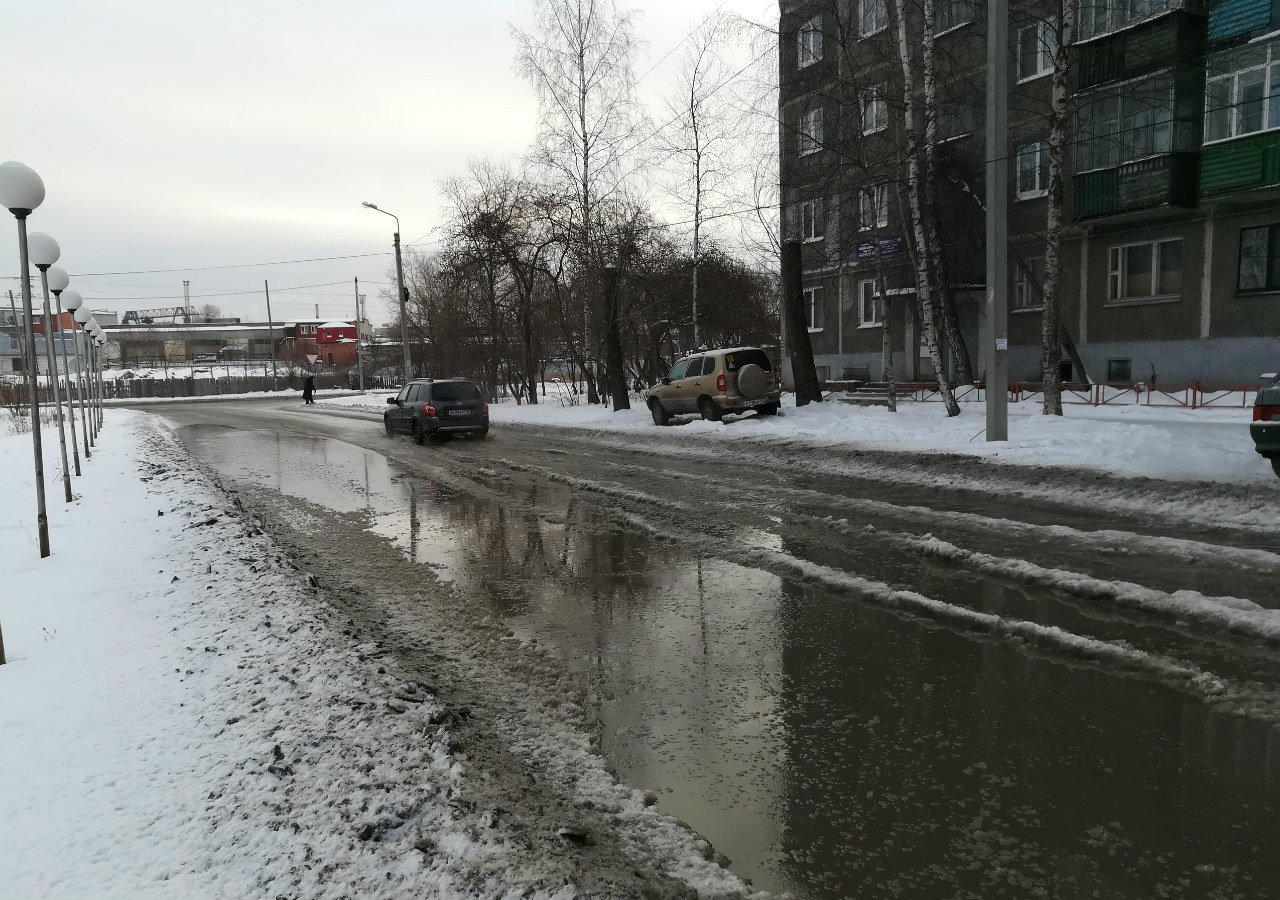 В Первоуральске из-за коммунальной аварии затопило несколько улиц —  Городские вести