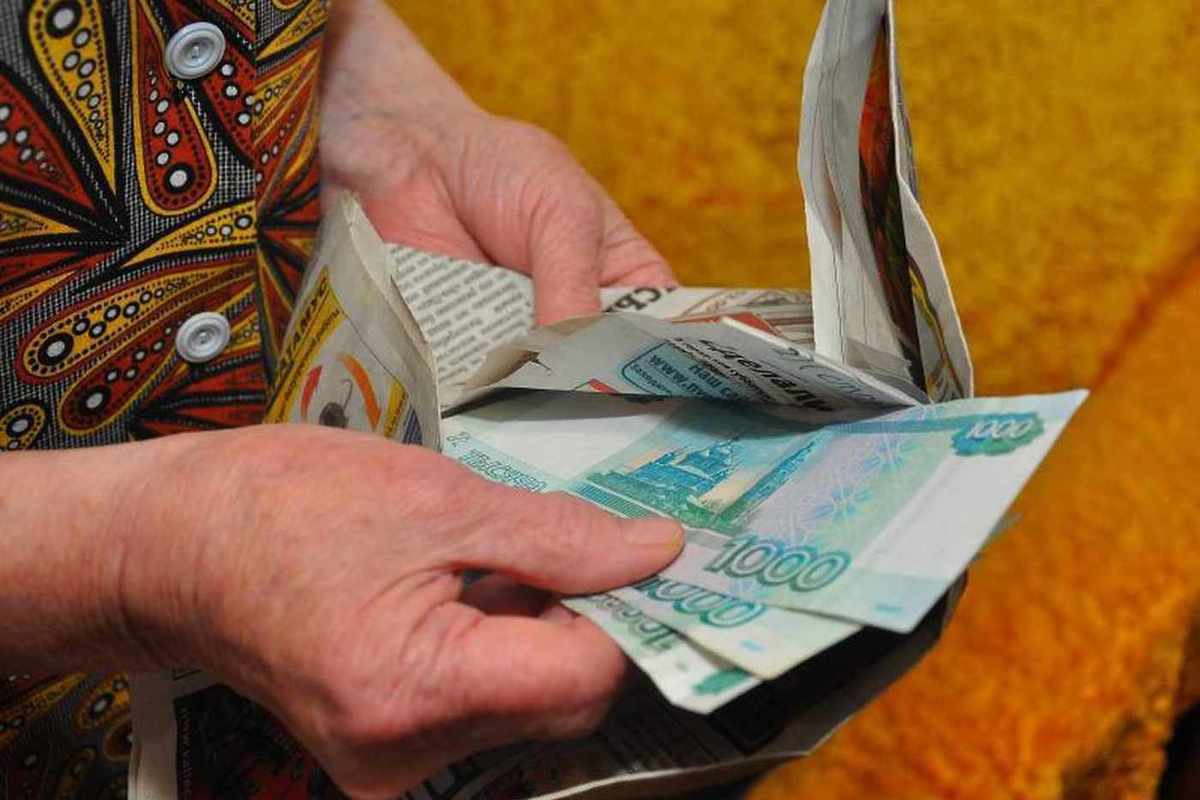 Две старые бабки дают в анал парню