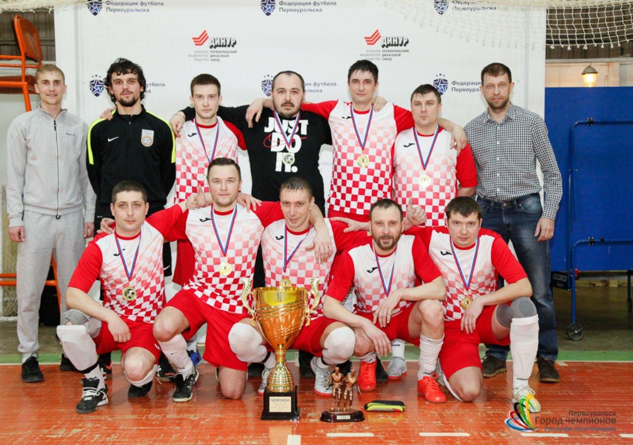 Первоуральцы обошли спортсменов из Ревды в турнире по мини-футболу ...
