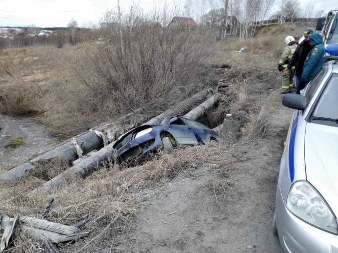 В новосибирске перевернулся автомобиль