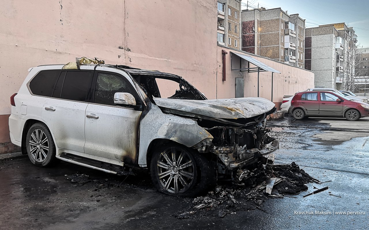 В Первоуральске сгорел дорогой автомобиль — Городские вести