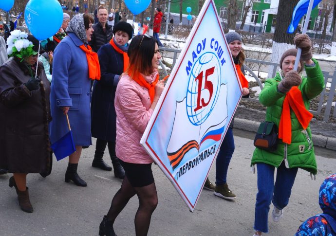 Хозяйка Медной горы, оркестр и артисты на ходулях: как в Первоуральске ...