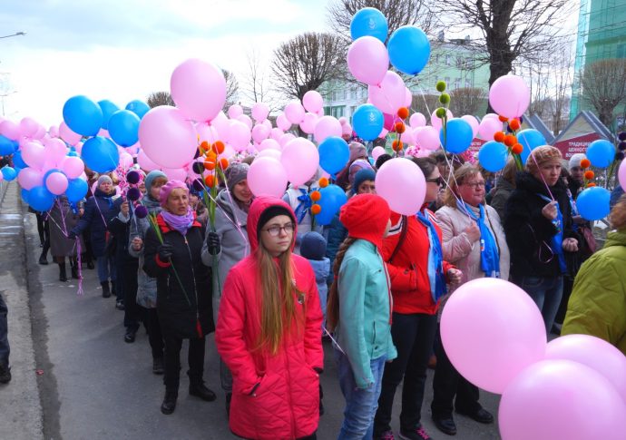 Хозяйка Медной горы, оркестр и артисты на ходулях: как в Первоуральске ...