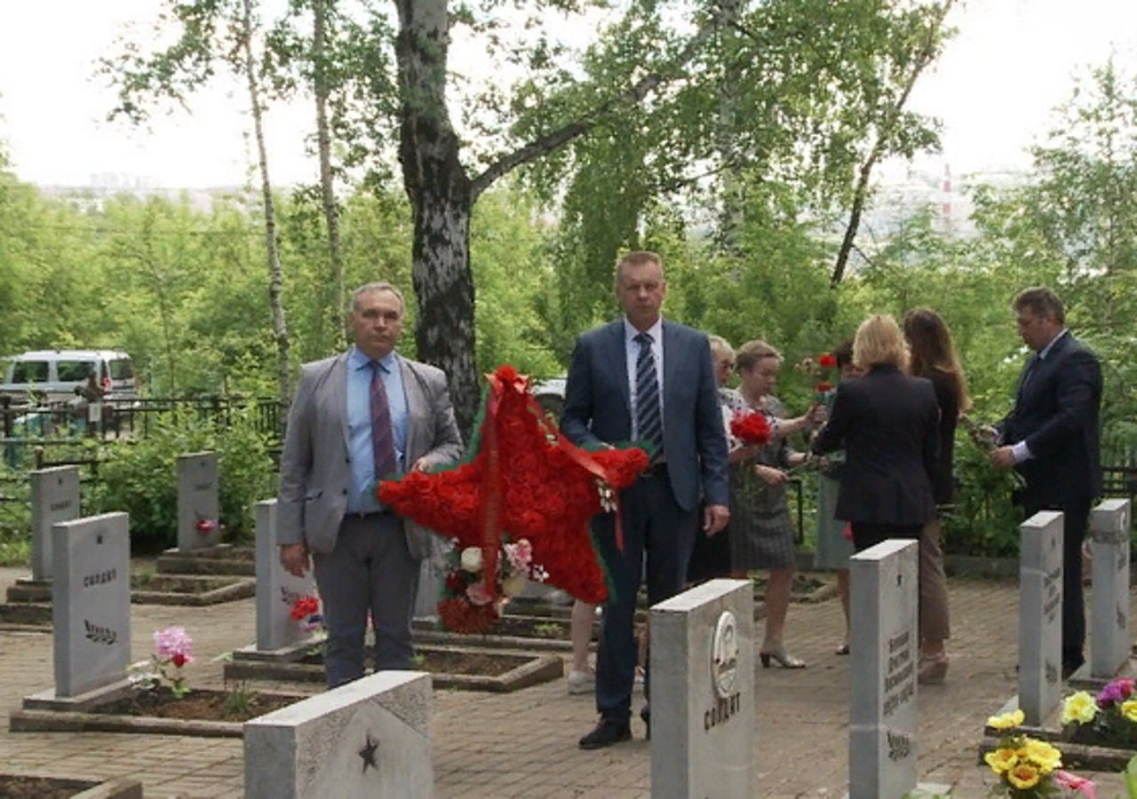 В Первоуральске облагородили могилы солдат, погибших в Великой  Отечественной войне — Городские вести