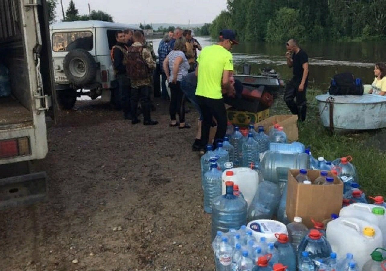 гуманитарка тулун наводнение. сбор гуманитарной помощи. гуманитарная помощь наводнение. гуманитарная помощь в городе томске 2000 года.