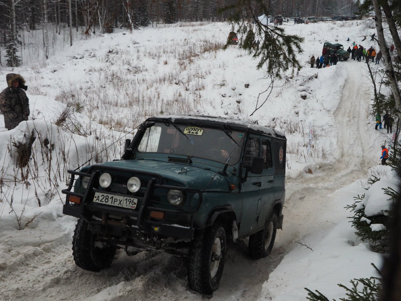 Автомобиль гора человек