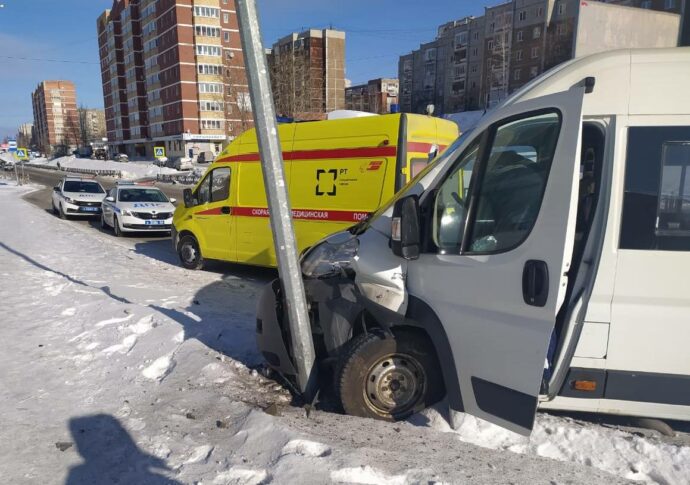 Трахнул коллегу в машине