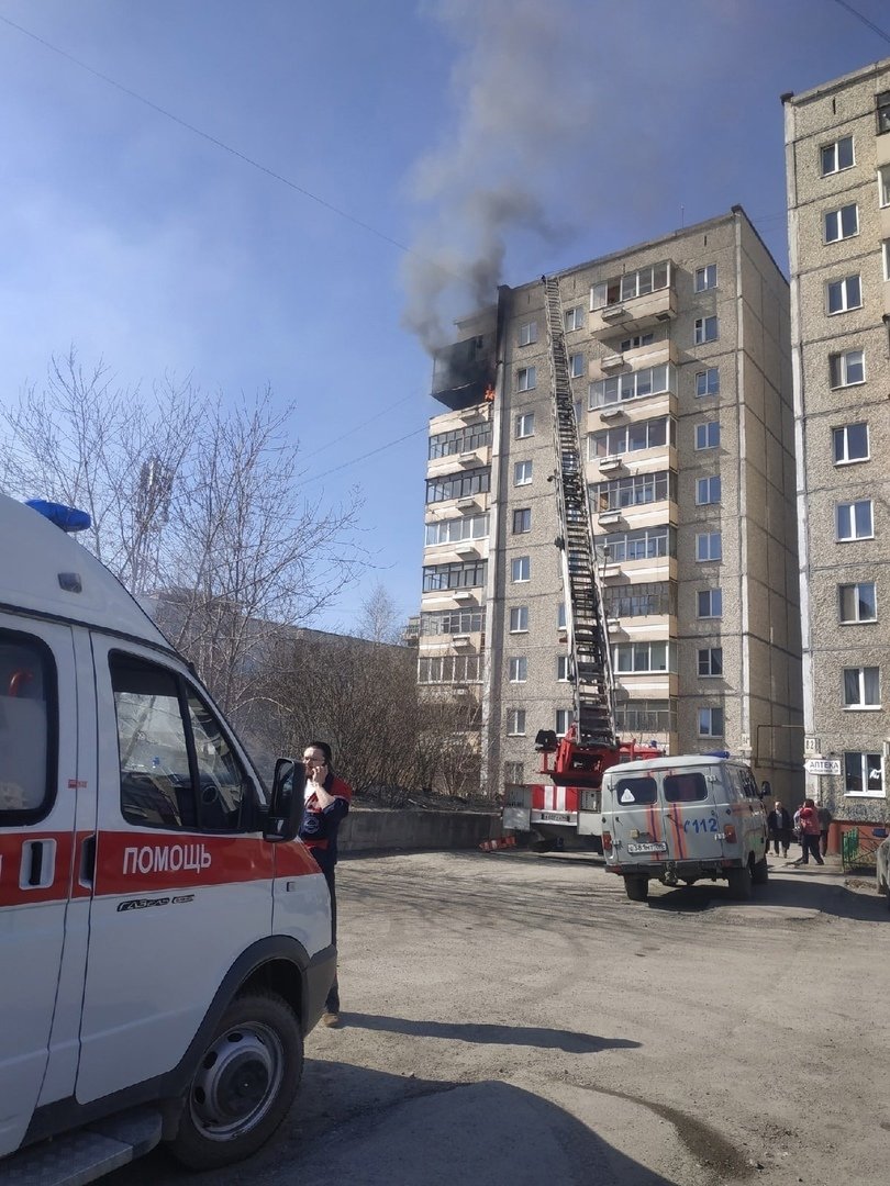 Пожар уничтожил два балкона в жилом доме — Городские вести