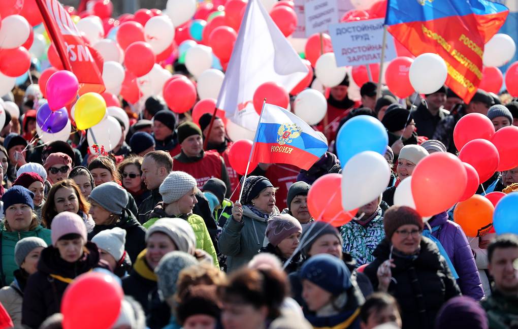 1 мая россия выходной. Демонстрация 1 мая. Парад 1 мая. Праздник весны и труда шествие. Шествие на первое мая.
