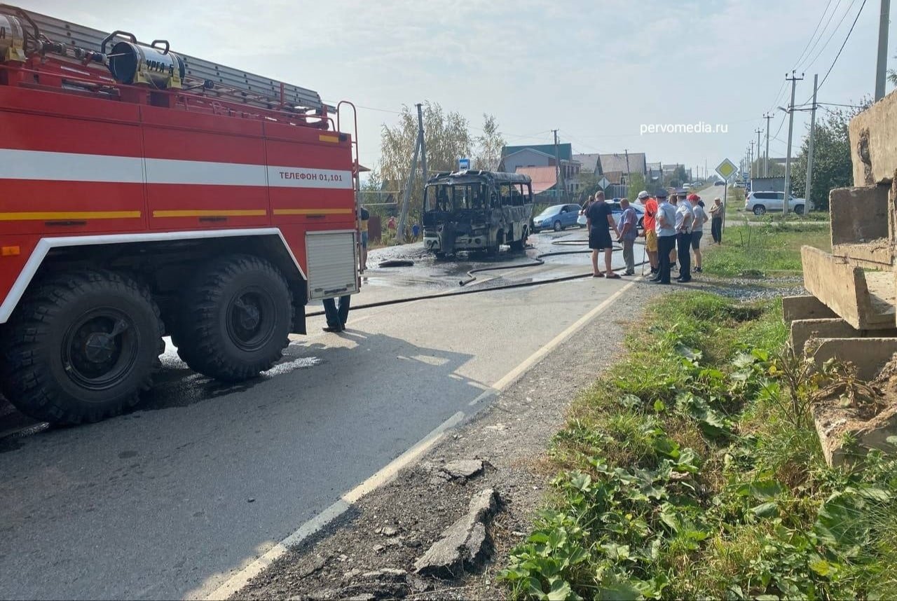 В Первоуральске дотла сгорел автобус — Городские вести