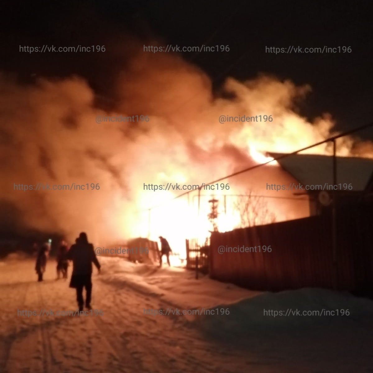 В Первоуральске сгорел частный дом на Толмачева — Городские вести