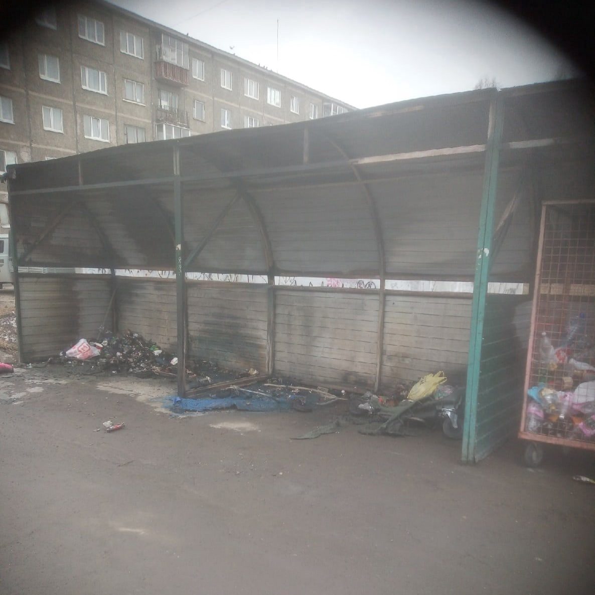 Жители улицы Вайнера потеряли мусорные баки. Оказалось, они сгорели .
