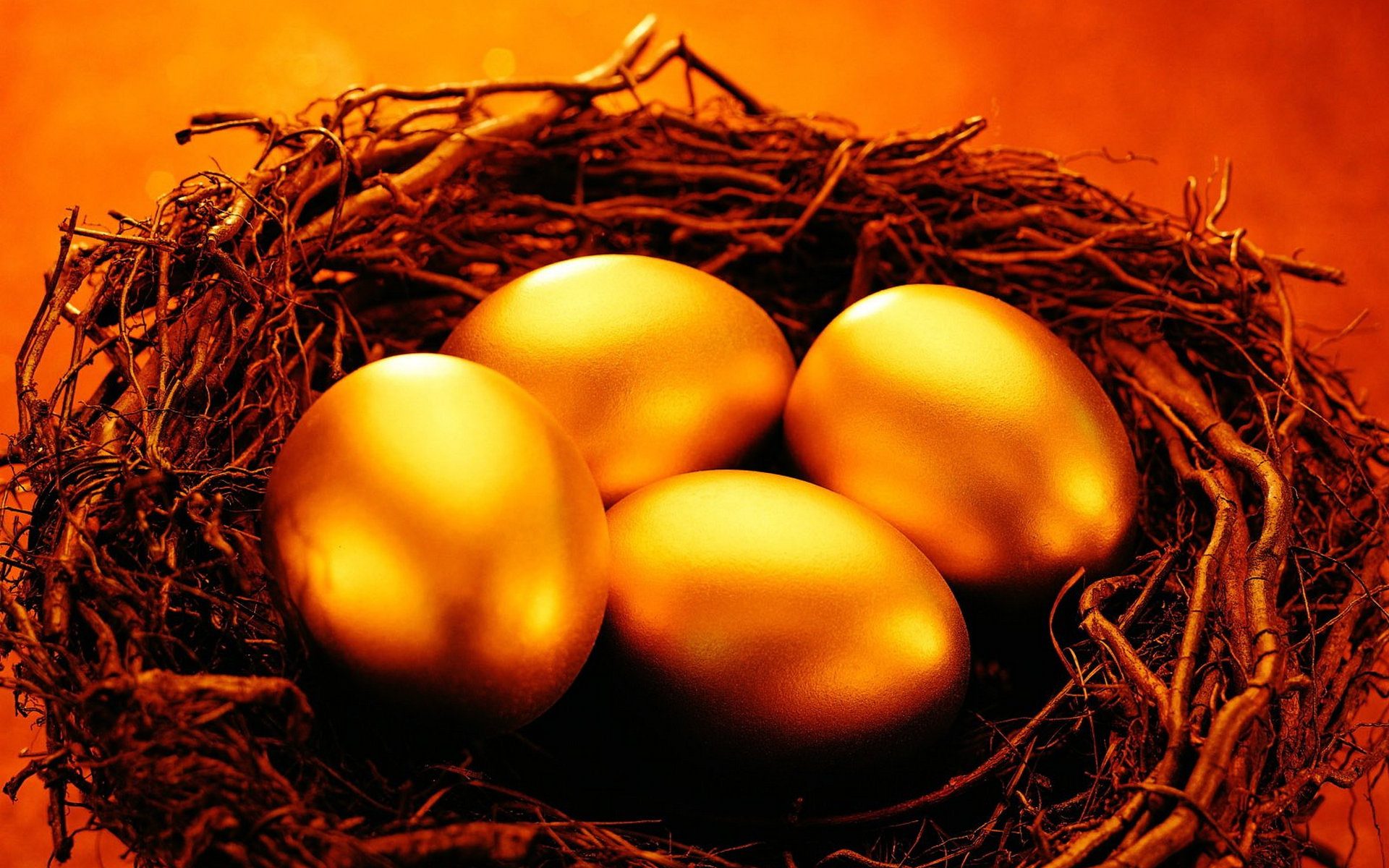Золотые яйца 2. Курочка несущая золотые яйца. Золотое яичко Курочка Ряба. Золотые яйца на Пасху. С наступающей Пасхой.