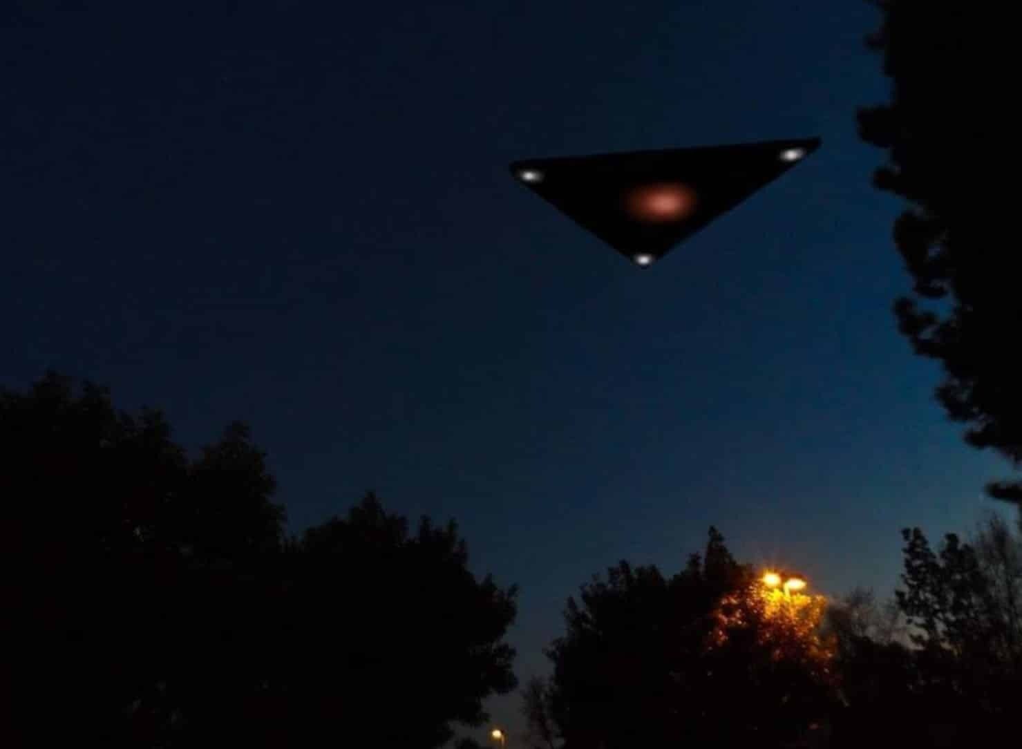 Нло над. НЛО В Бельгии 1990. НЛО С тремя огнями. Black Triangle UFO. Треугольное НЛО.