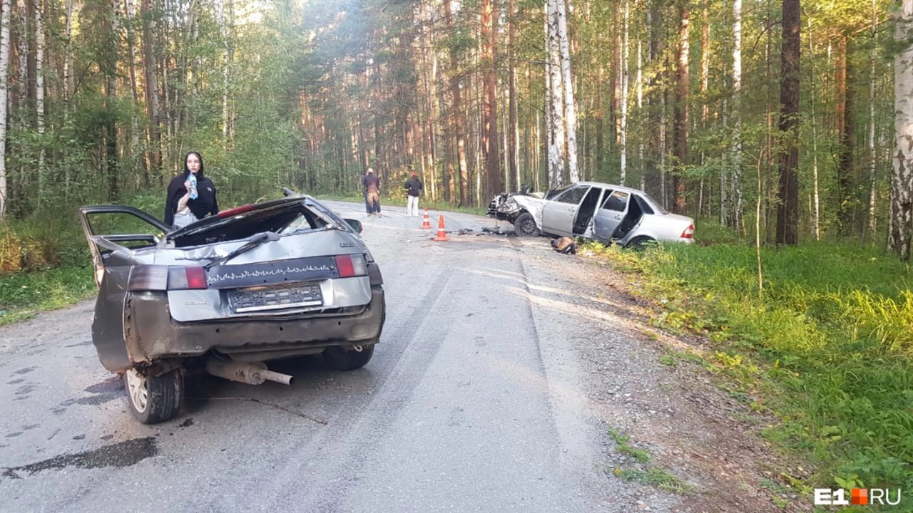 Жуткая авария случилась на дороге к озеру. Двое пострадавших | 14.08.2023 |  Первоуральск - БезФормата