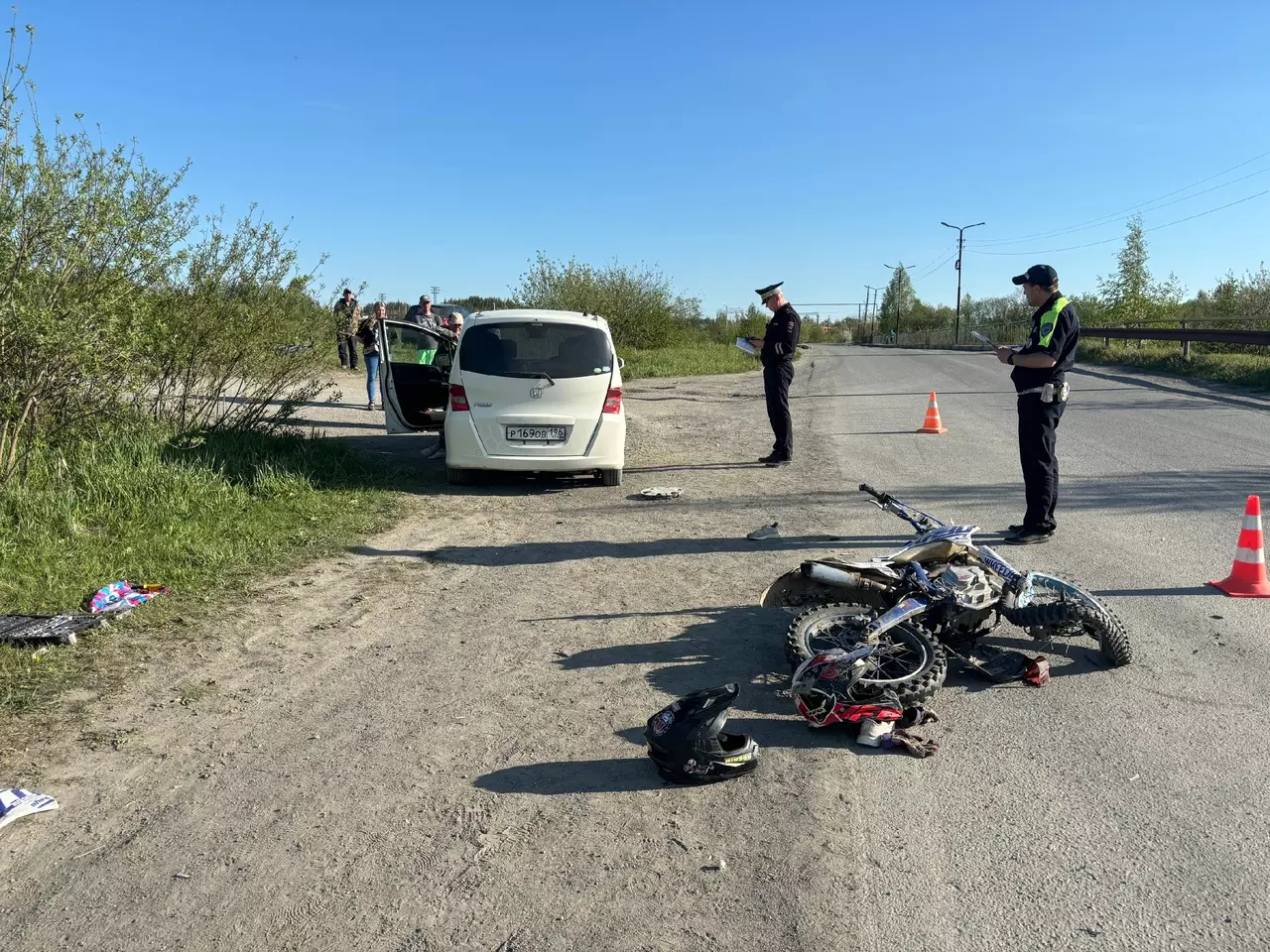 В Первоуральске автомобиль сбил школьников на питбайке — Городские вести